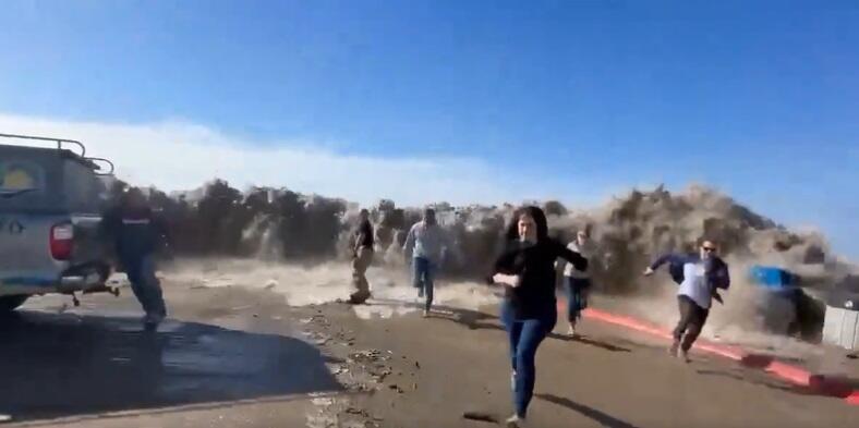 Escape From Ventura: Watch As Panicked Californians Flee 'Mini Tsunami'